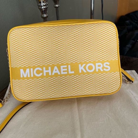 💛💛 beautiful Michael kors crossbody 💛💛 - Picture 2 of 7